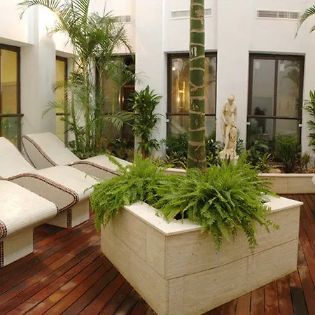 Apartmanhotel Albayt & 3*